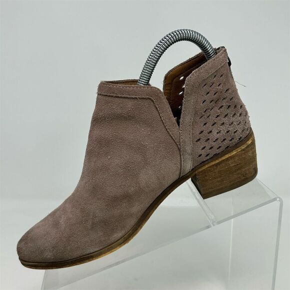 Susina Light Pink Purple Perforated Suede Bootie Size 6M Casual Fall Back Zipper - Picture 3 of 11